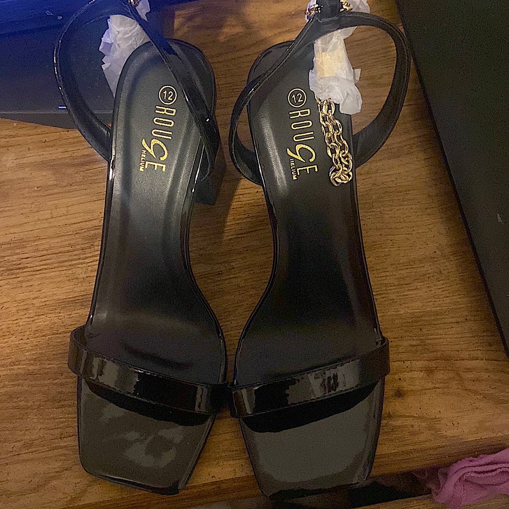 Ankle chain block heel Sandals